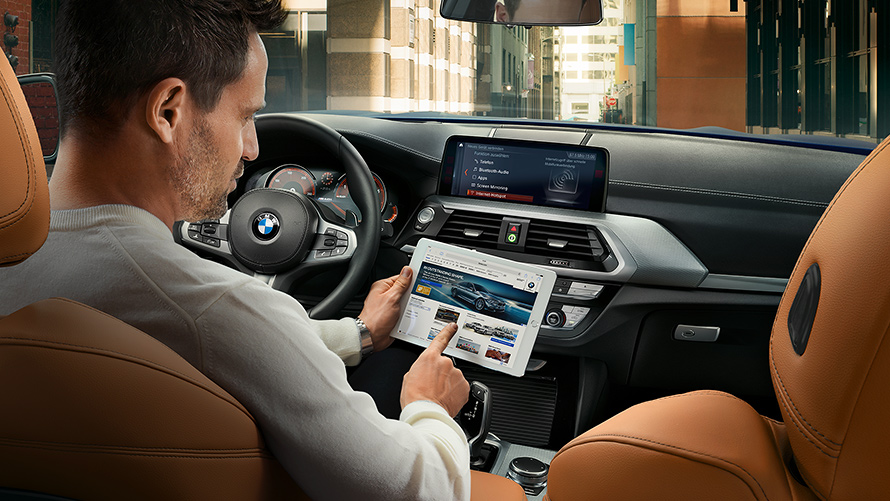 BMW ConnectedDrive WLAN Hotspot Kullanan Sürücü BMW ConnectedDrive WLAN Hotspot Kullanan Sürücü